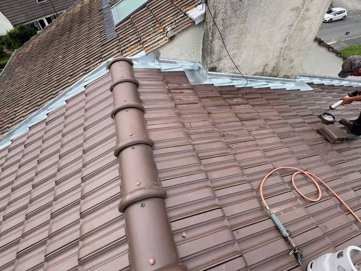 Couverture en tuile terre cuite — Métropole de Rouen