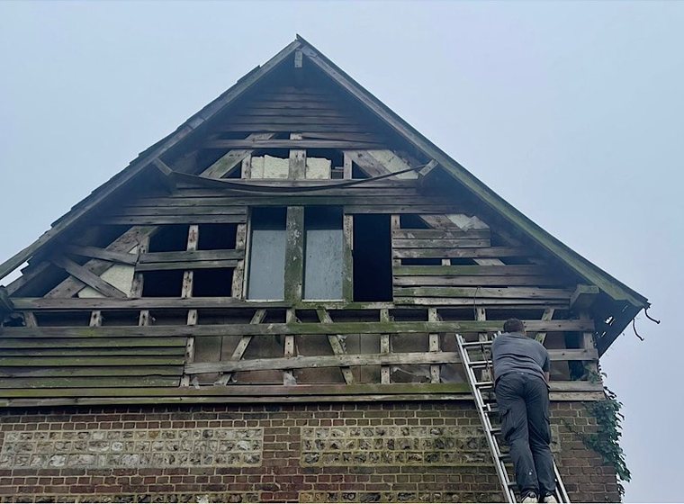 Réfection d'un pignon en colombage bois à Rouen, pendant et après — avant